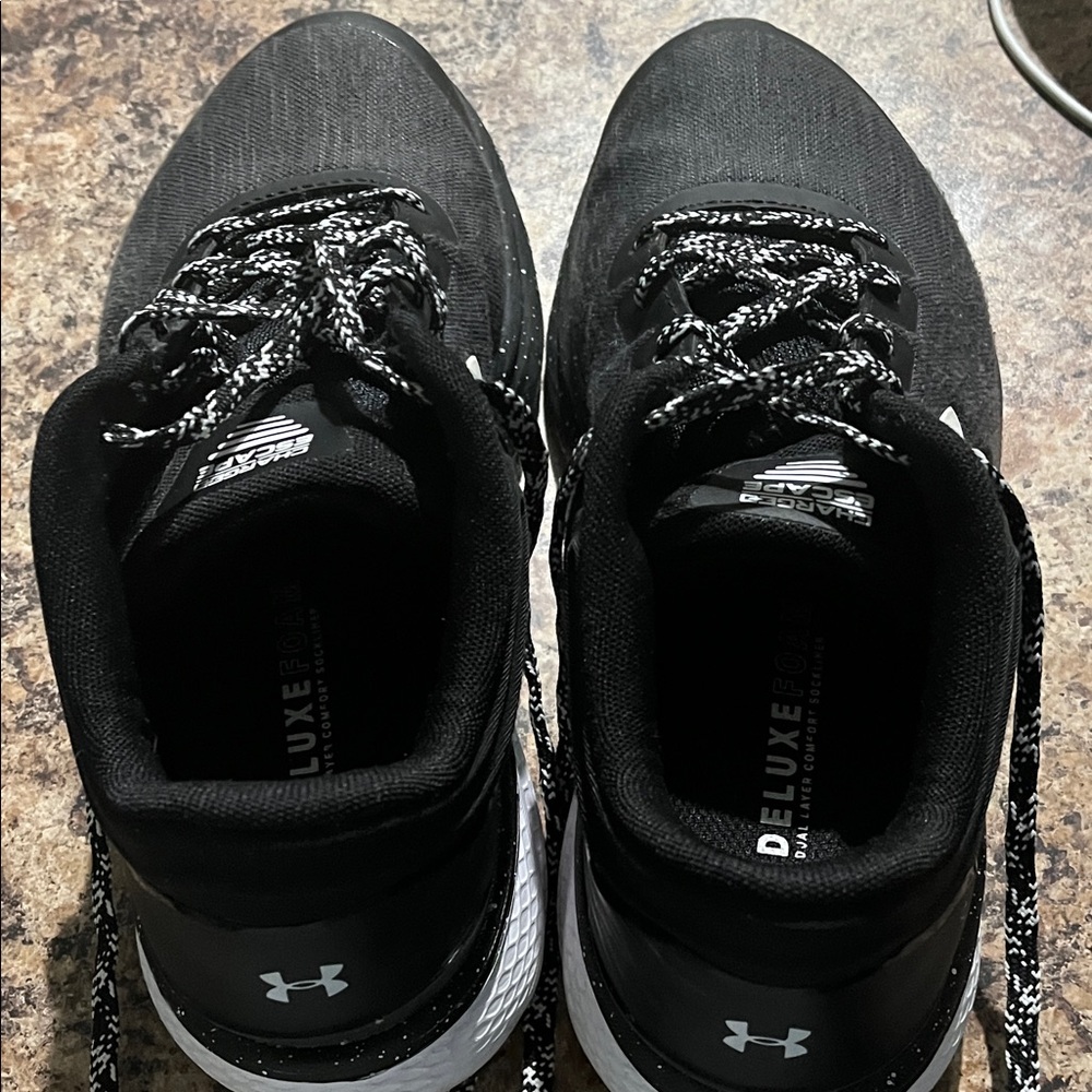 Under Armour Black and white womens tennis shoe size 7.5